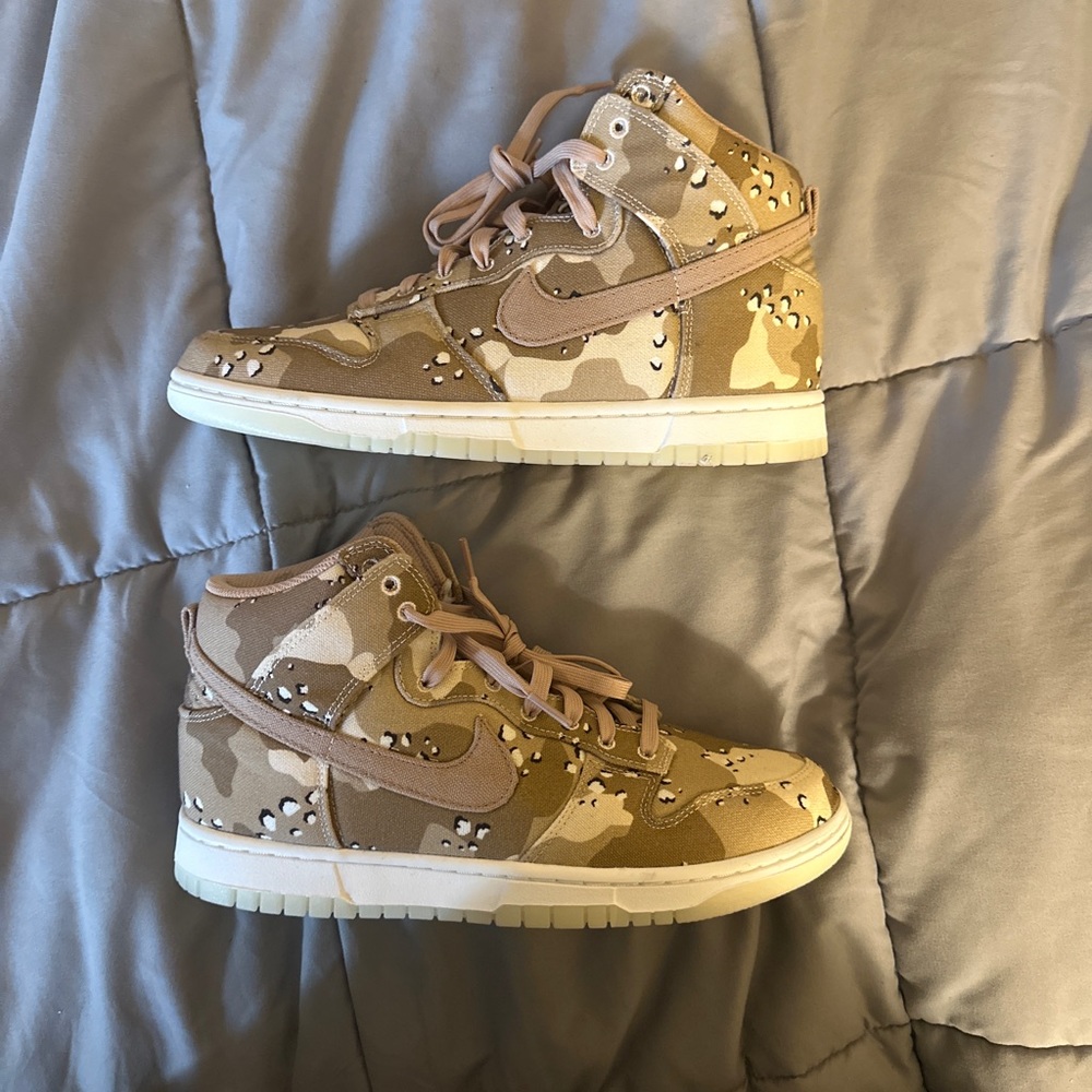 Nike dunks desert camo